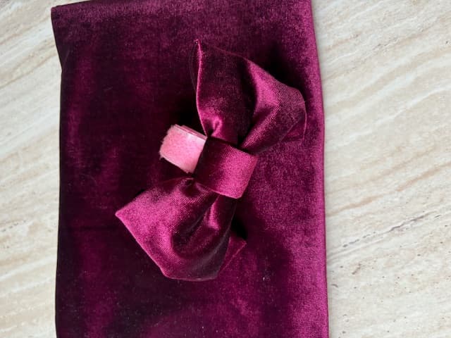 Bordeaux pliš mašna